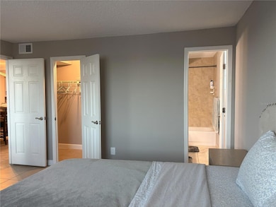 2755 Coconut Bay Ln unit 1313 (3M), Sarasota, FL 34237 - photo 5