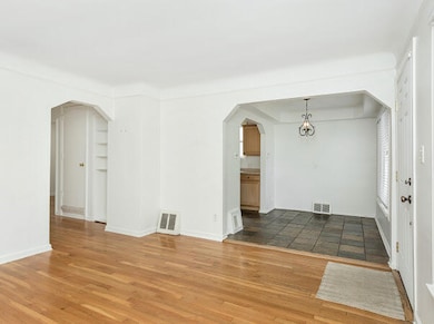 Great Flow to Dining Room