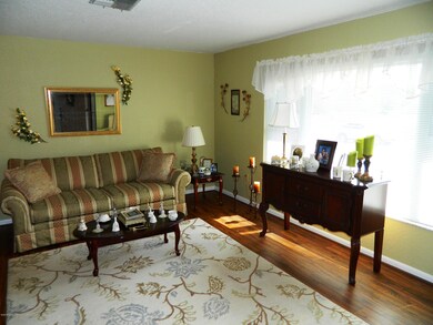 7547 Dundee Way 033