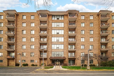 unlisted-address, Mount Prospect, IL 60056 - photo 2