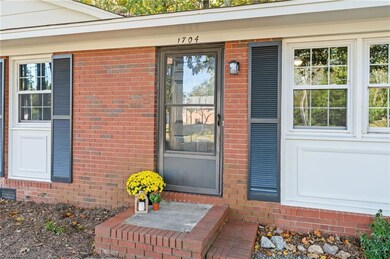 1704 Cedrow Dr, High Point, NC 27260 - photo 3