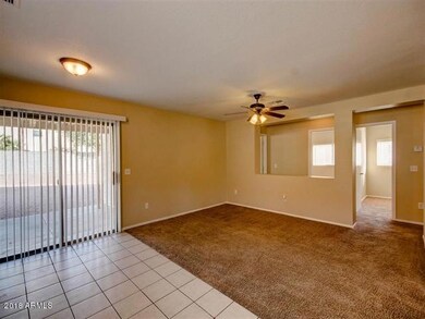 3_AZ13617_living