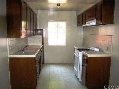 Kitchen w/Oven/Stove