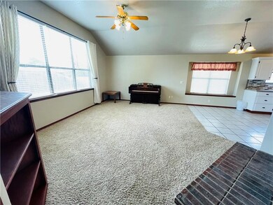 705 Verreaux Ct, Norman, OK 73072 - photo 7