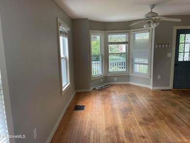 GREAT THREE BAY WINDOW