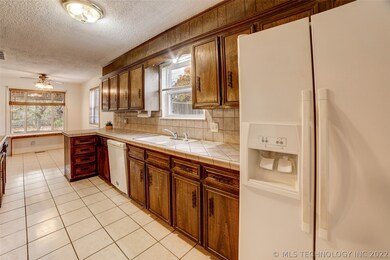 1219 W Boston Place, Broken Arrow, OK 74012 - photo 5