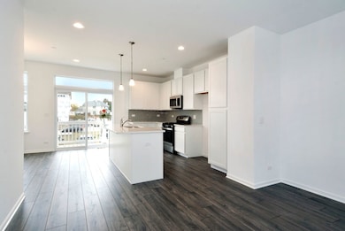 202 Timberleaf Cir, Roselle, IL 60172 - photo 4