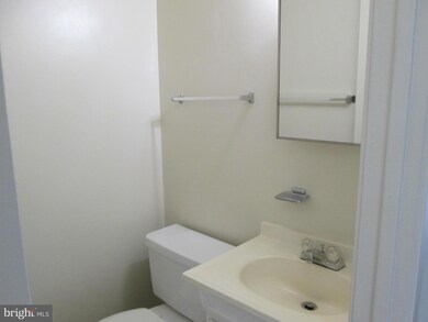 2370 Sun Valley Cir unit 2-J, Silver Spring, MD 20906 - photo 6