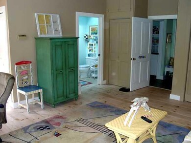Studio/Study/Office.