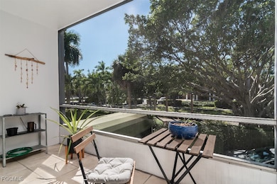 72 7th St S unit 206, Naples, FL 34102 - photo 5