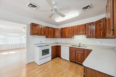 103 Buckeye St, Three Oaks, MI 49128 - photo 2