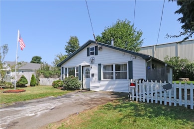 10 Woolsey Rd, Middletown, RI 02842 - photo 2