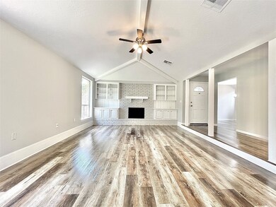 7814 Maple Tree Dr, Houston, TX 77088 - photo 4