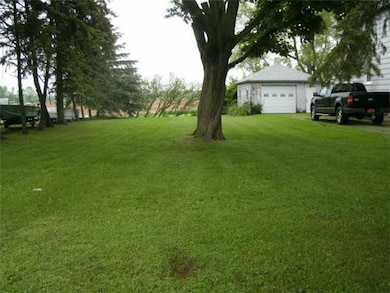 Yard/Garden SIDE YARD