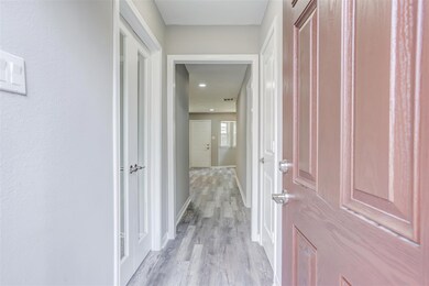 8810 Twisting Vine Ln, Houston, TX 77040 - photo 3