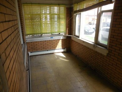 ENCLOSED FRONT PORCH