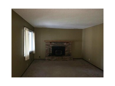 213 W Charter Dr, Muncie, IN 47303 - photo 4