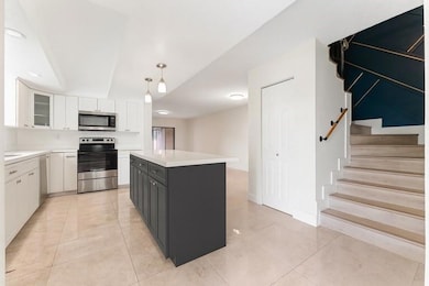 8925 Palm Tree Ln unit 8925, Pembroke Pines, FL 33024 - photo 6