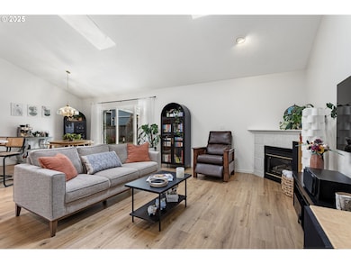 806 E Edgewood Dr, Newberg, OR 97132 - photo 6