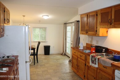 11 Mechanic St, Troy, NY 12180 - photo 5