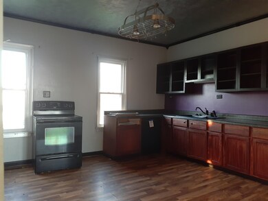 913 Lucas Kitchen