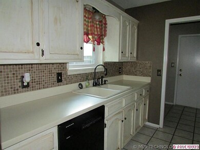 New tile backsplash