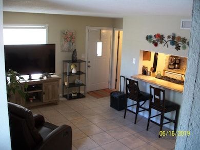 10620 Cuatro Vistas Dr unit C, El Paso, TX 79935 - photo 6