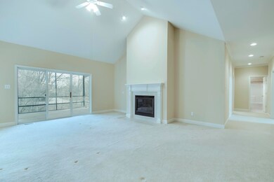 05_111 Yona Way_Living02