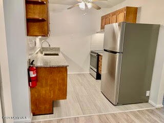 318C Kitchen Fridge, Stove, Flooring New