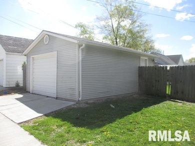 1620 5th St, Moline, IL 61265 - photo 3