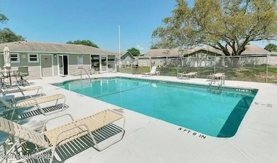 Quail Ridge Pool 2 with Clubhouse