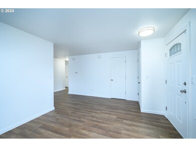 285 Cosmo St, Lafayette, OR 97127 - photo 7