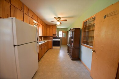 806 Suburban St NE, Cedar Rapids, IA 52402 - photo 3