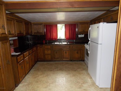 145 E Columbus Ave, Nesquehoning, PA 18240 - photo 7