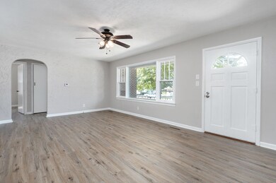 2616 E 11th St-5