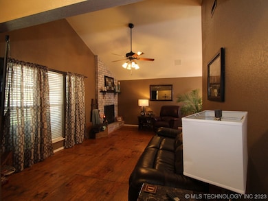 13747 S Glen St, Glenpool, OK 74033 - photo 4