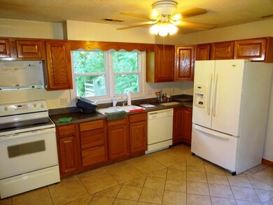 1408 Stoneybrook Dr, Johnson City, TN 37601 - photo 4