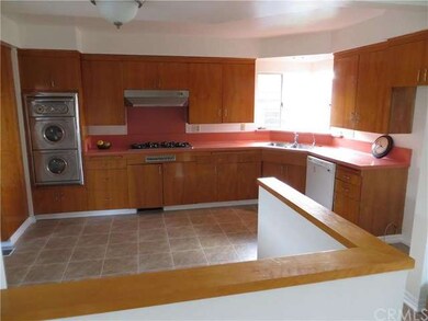 Bright, Spacious large Kitchen