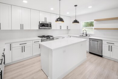 1202 W Donovan St, Houston, TX 77091 - photo 3