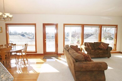 781 Ridgeway Ave, Central Point, OR 97502 - photo 4