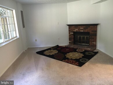 3813 Evans Trail Ct, Beltsville, MD 20705 - photo 5