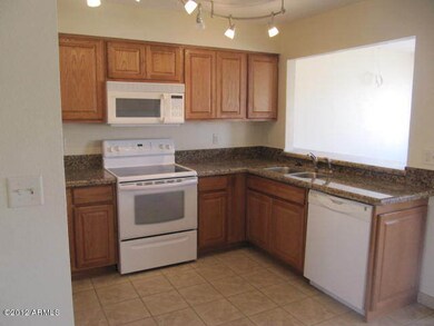 CLOSE UP KITCHEN