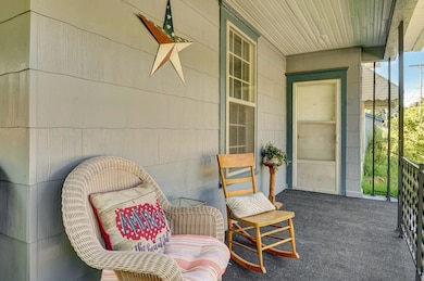 1462 E McDaniel St-5