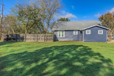 509 Maple St, Commerce, TX 75428 - photo 6