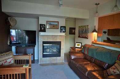 Fairweather - Living Room with gas Firep
