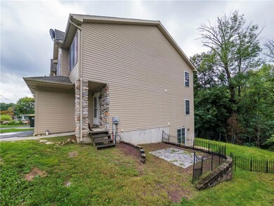 2252 Hillside Rd, Slatington, PA 18080 - photo 4