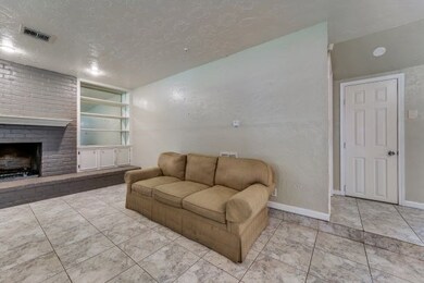 7658 Streamside Dr, Houston, TX 77088 - photo 3