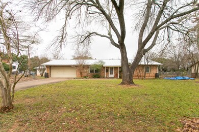 208 Maple St, Fredericksburg, TX 78624 - photo 2