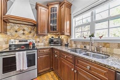 Updated appliances and countertops