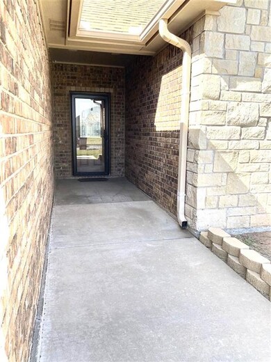 320 N Mountain Meadow Dr, Cache, OK 73527 - photo 2